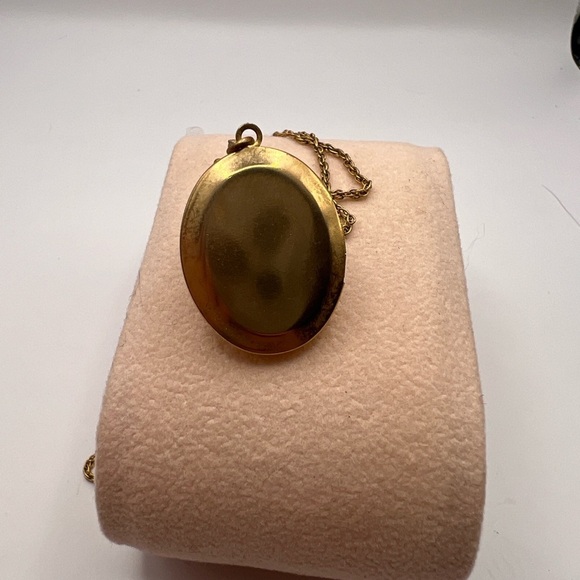 Vintage 1928 Pink Rose Locket on a gold tone chain - Picture 6 of 12